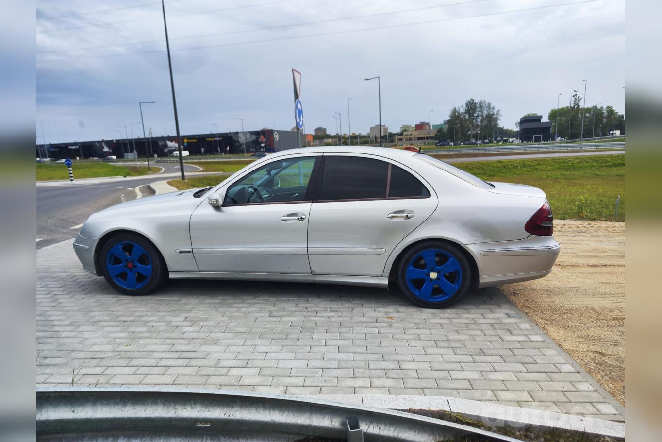 Mercedes-Benz E-Class W211 Sedan
