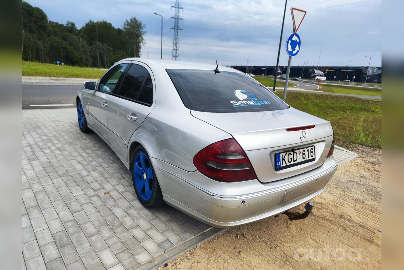Mercedes-Benz E-Class W211 Sedan