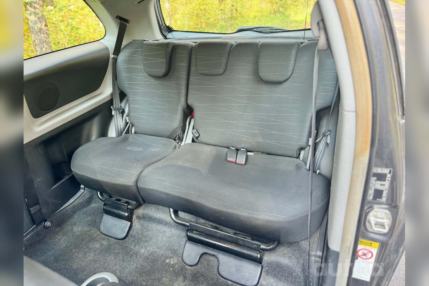 Toyota Yaris 2 generation