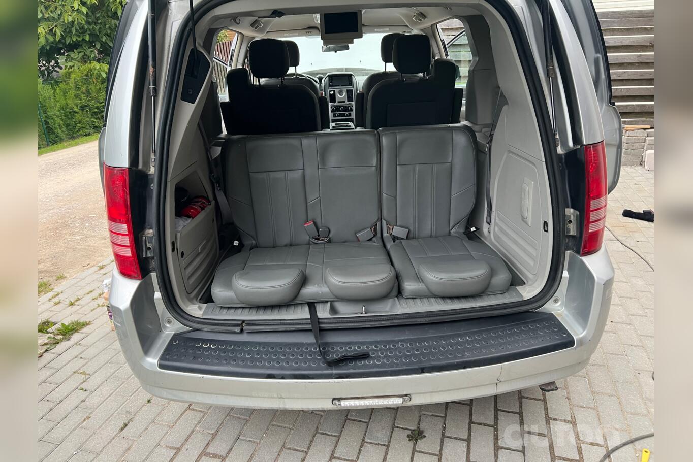 Chrysler Town & Country 5 generation