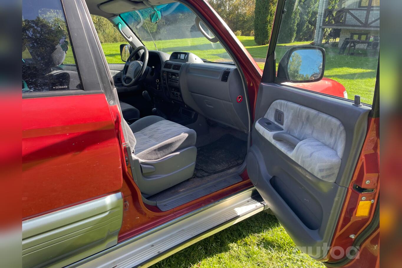 Toyota Land Cruiser J100 SUV