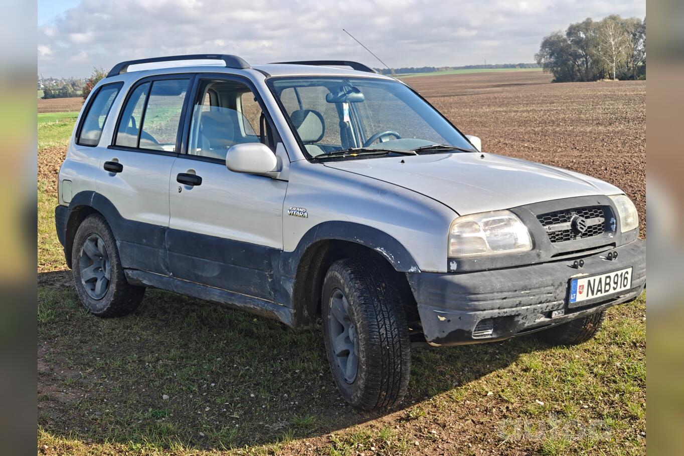 Suzuki Grand Vitara FT SUV outdoor