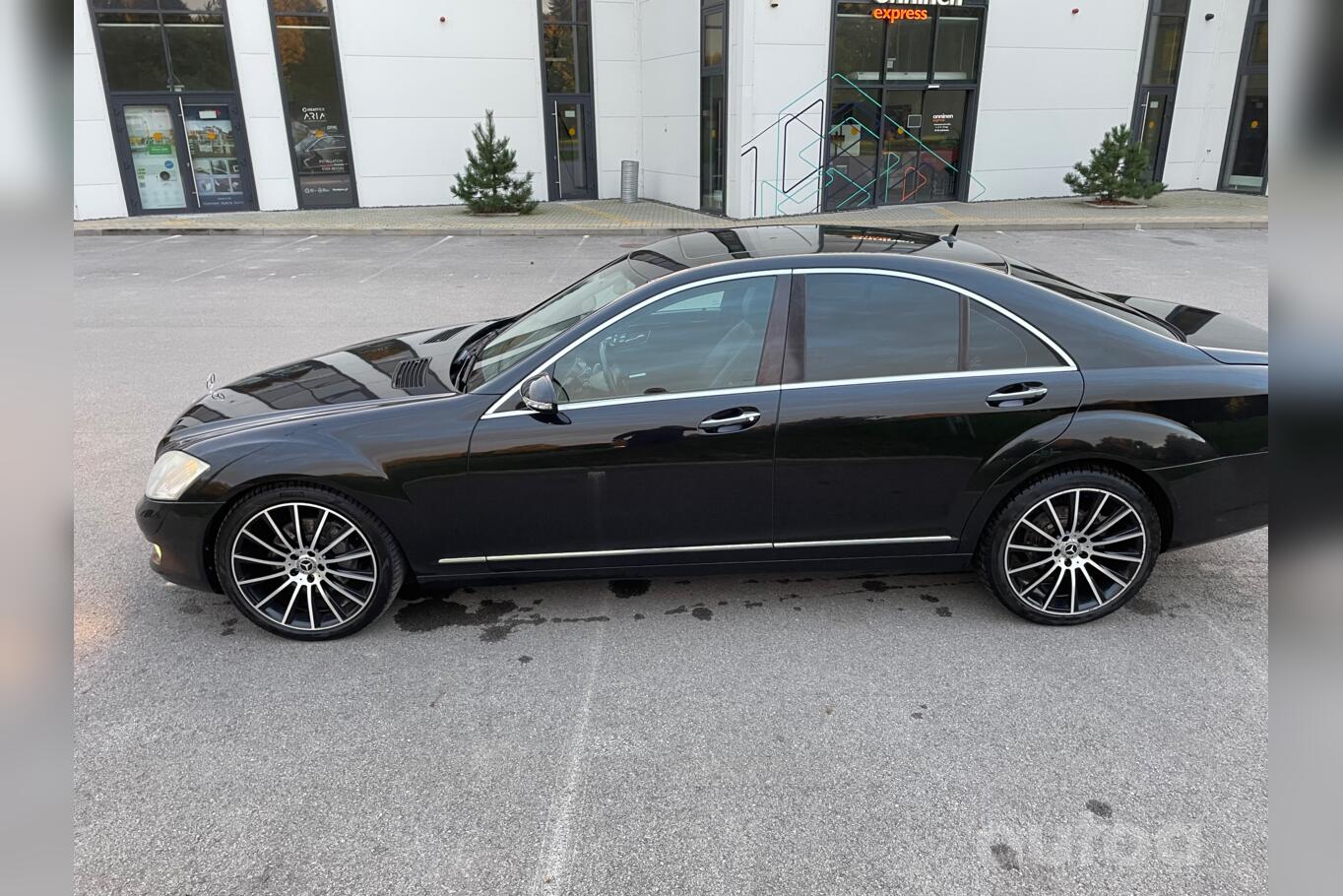 Mercedes-Benz S-Class W221 Sedan