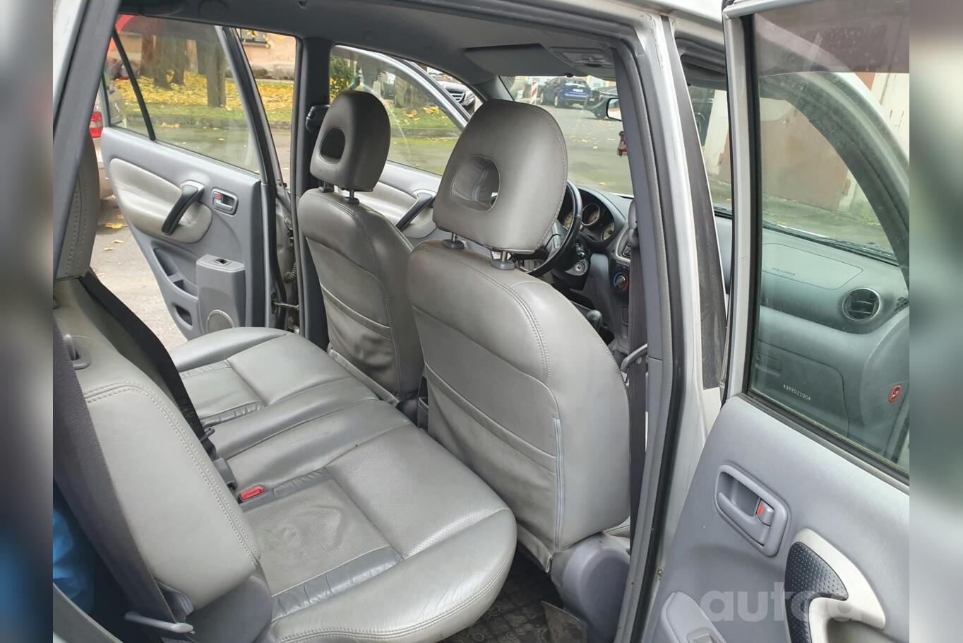 Toyota RAV4 2 generation Crossover 5-doors