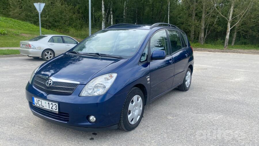 Toyota Corolla Verso 1 generation Minivan