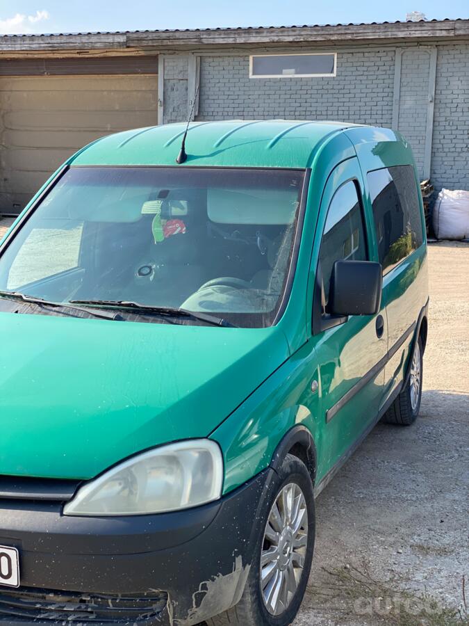 Opel Combo C Tour minivan