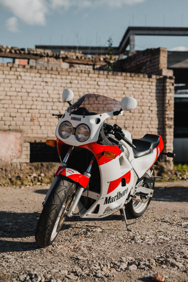 Yamaha FZR