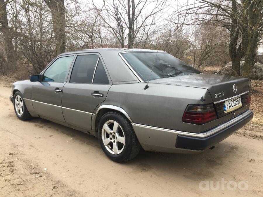 Mercedes-Benz W124 1 generation