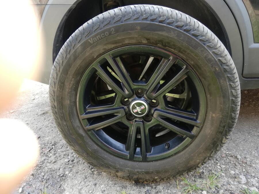 Ford Mustang, stop lekki