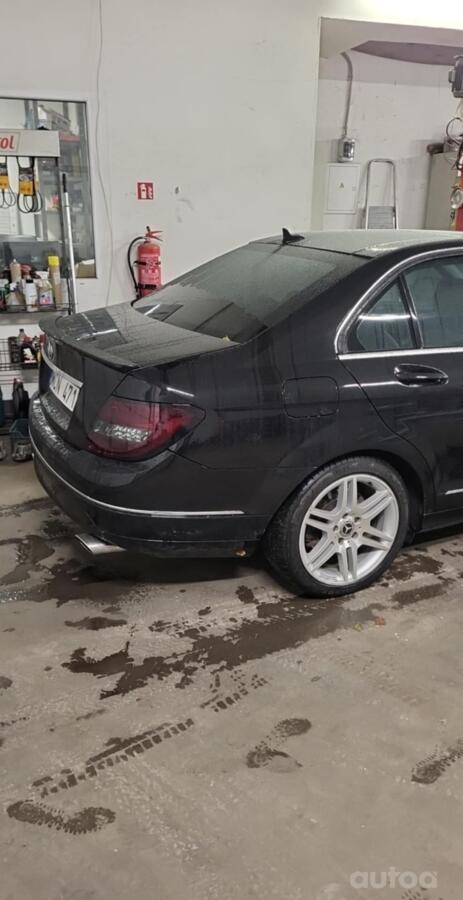 Mercedes, stop lekki