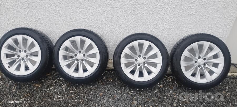 Tesla, stop lekki