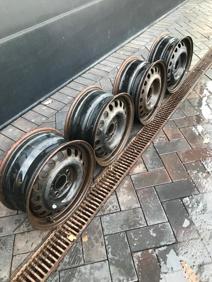 Mercedes, stal tłoczona
