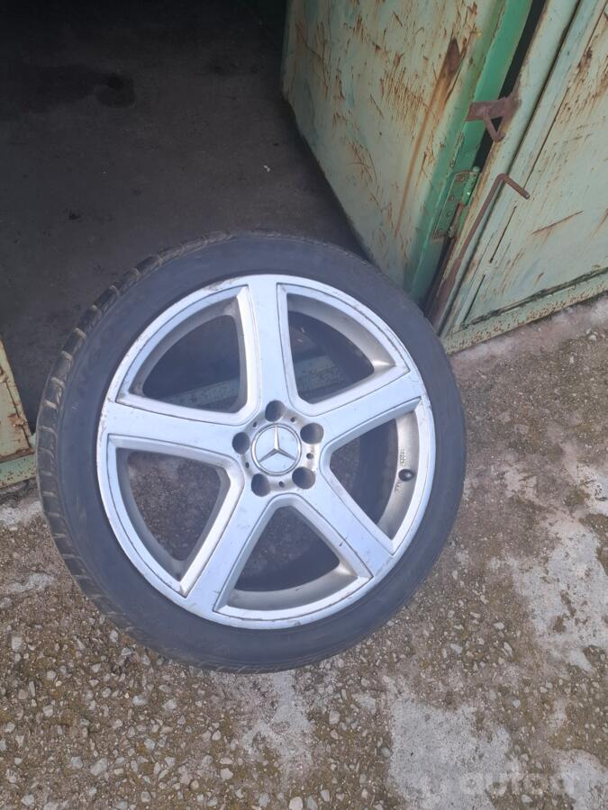 Mercedes, stop lekki