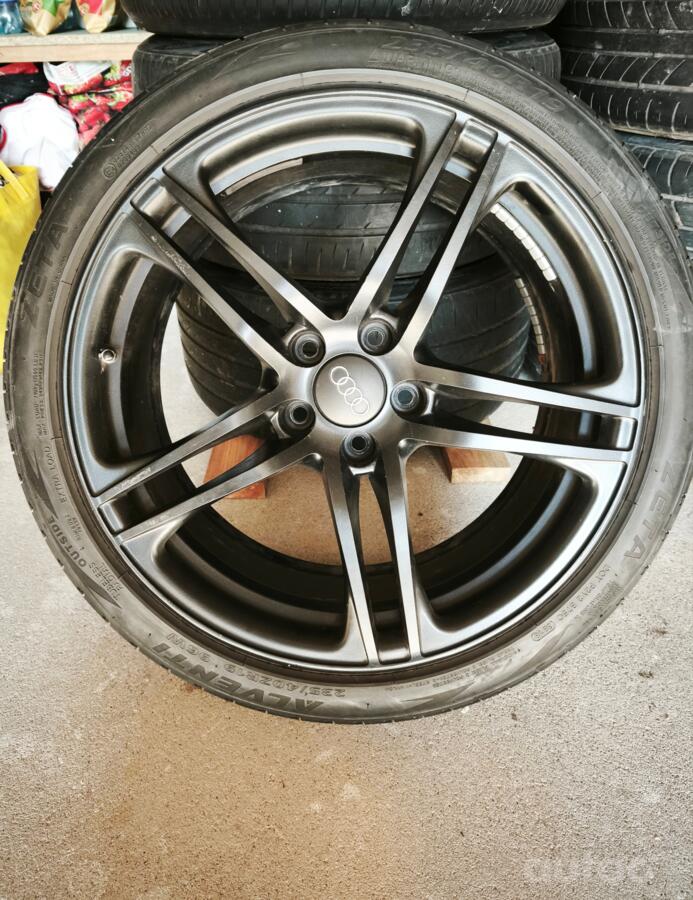 R8 Spyder V10 Audi, podrobiony