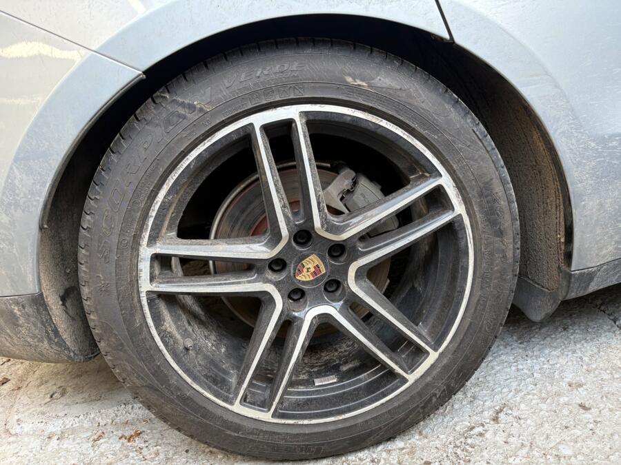 Porsche, stop lekki