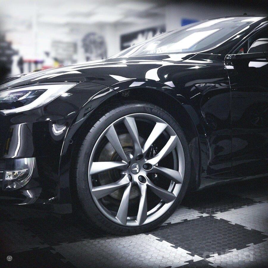 TESLA, podrobiony