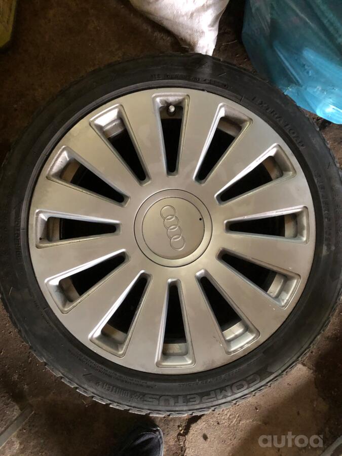 Audi A8, stop lekki