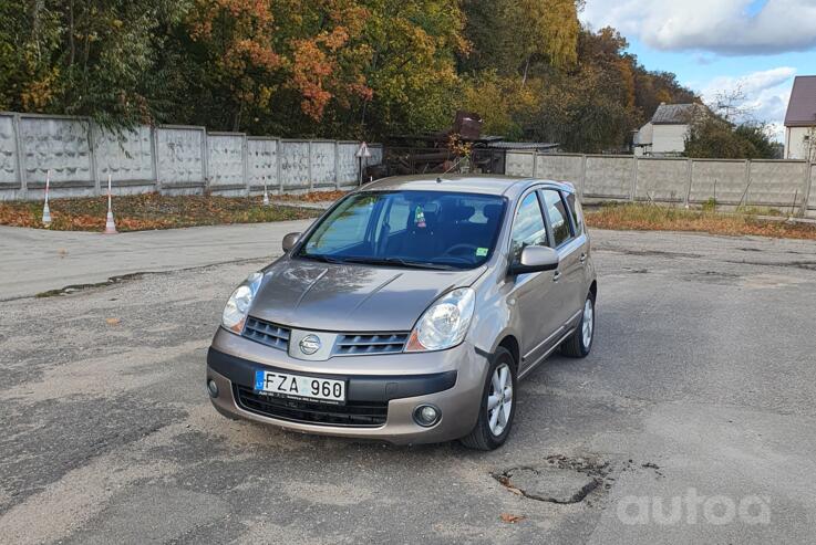 Nissan Note E11 Hatchback