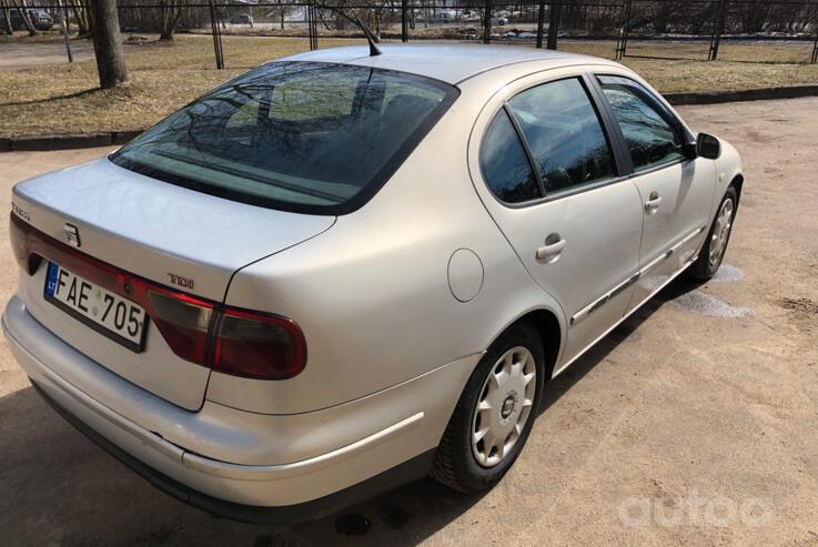 SEAT Toledo 2 generation Sedan