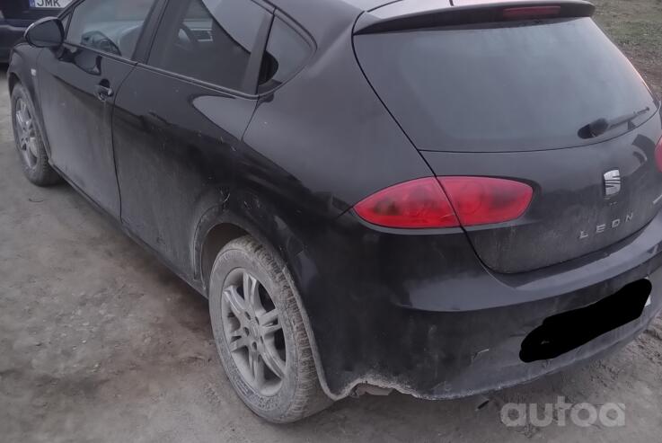 SEAT Leon 2 generation [restyling] Hatchback 5-doors