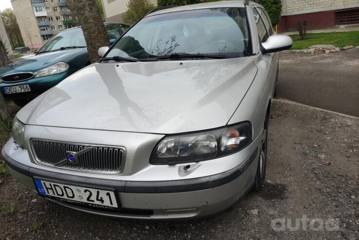 Volvo V70 2 generation wagon