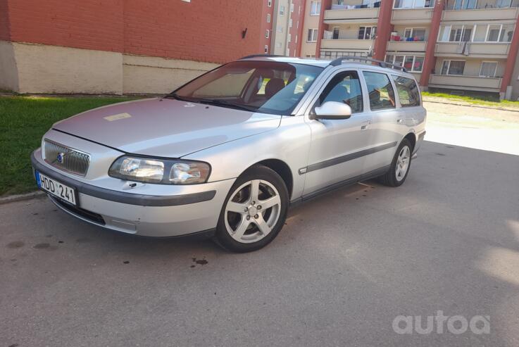 Volvo V70 2 generation wagon