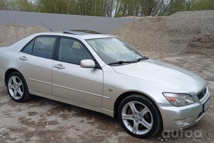 Lexus IS XE10 Sedan