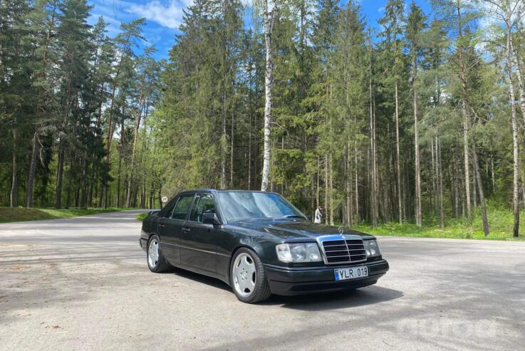 Mercedes-Benz W124 1 generation