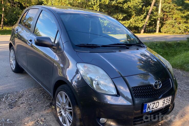 Toyota Yaris 2 generation