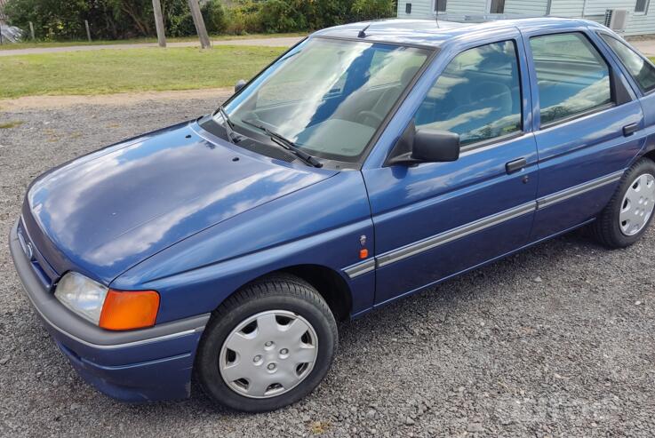 Ford Escort 5 generation Hatchback 5-doors