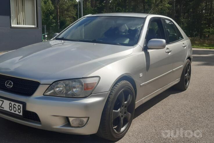 Lexus IS XE10 Sedan