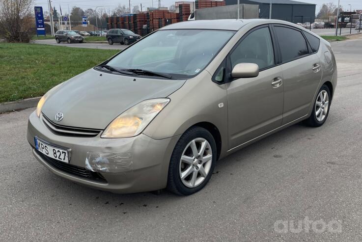Toyota Prius 2 generation [restyling] (XW20)