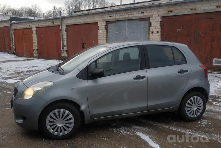 Toyota Yaris 2 generation