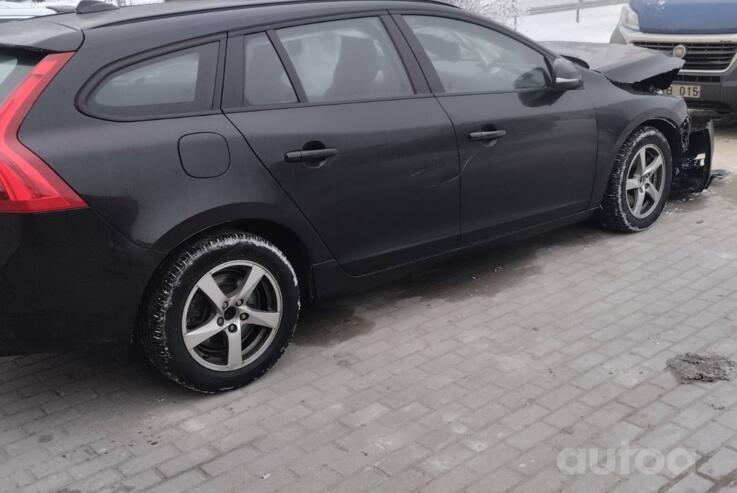 Volvo V60 1 generation [restyling] wagon 5-doors