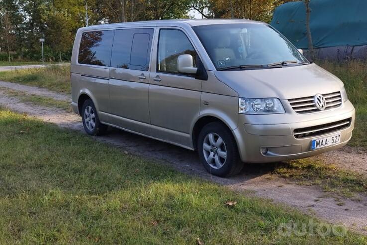 Volkswagen Caravelle T5 Minivan