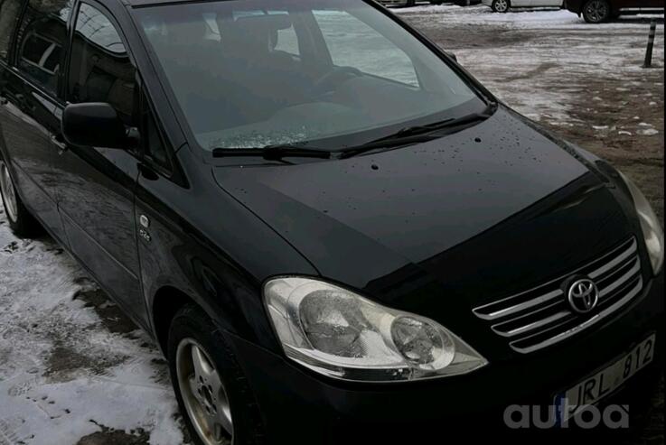 Toyota Avensis Verso 1 generation [restyling] Minivan