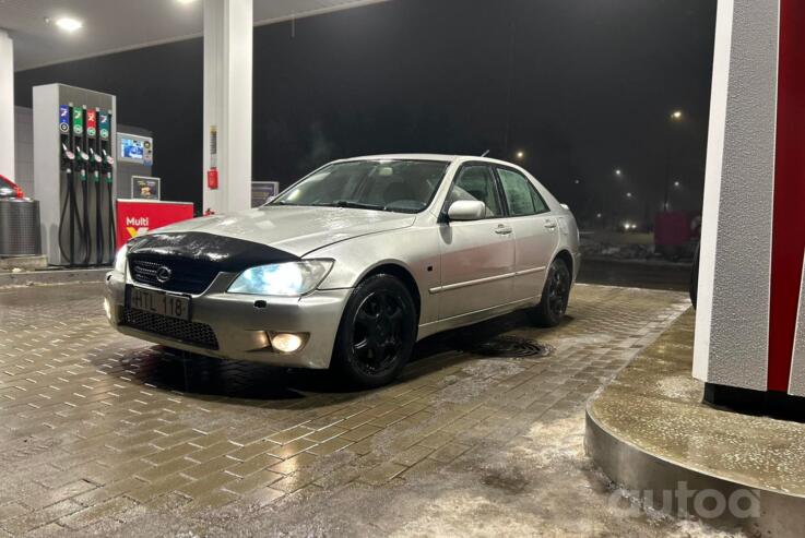 Lexus IS XE10 Sedan