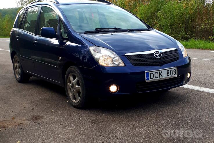 Toyota Corolla Verso 1 generation Minivan