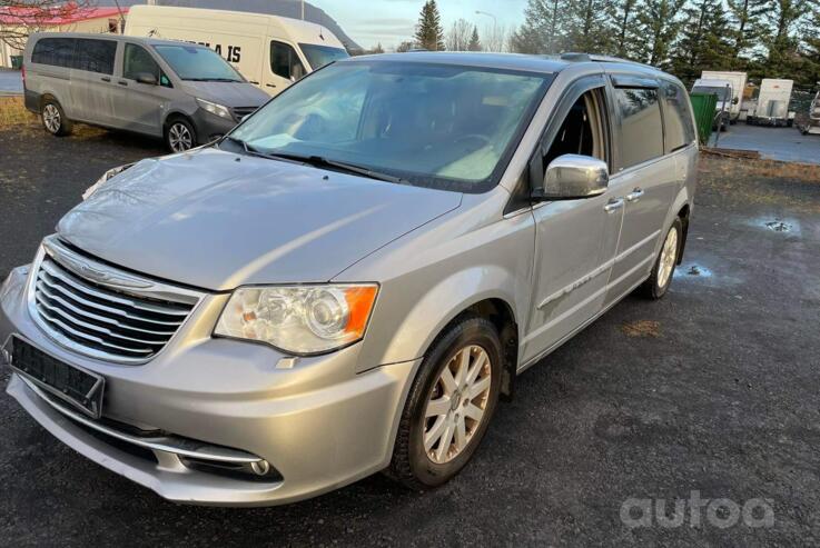 Chrysler Town & Country 5 generation [restyling]