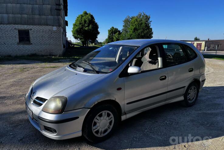 Nissan Almera Tino V10 Minivan