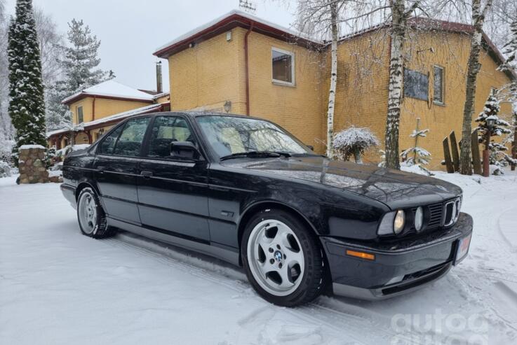 BMW M5 E34 Sedan