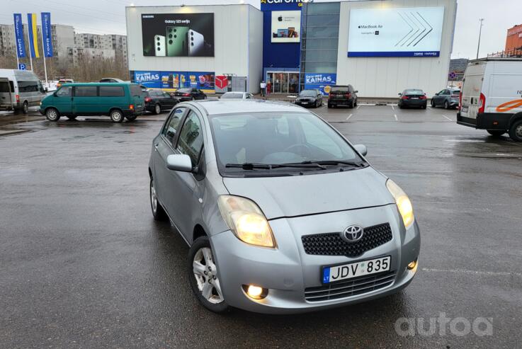 Toyota Yaris 2 generation
