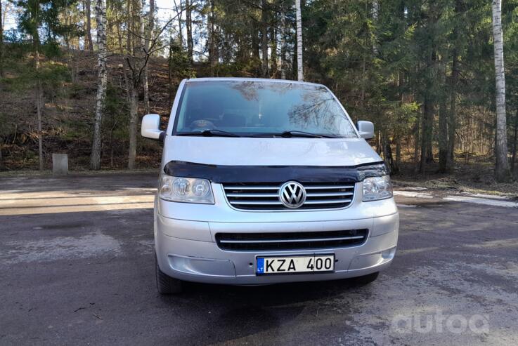 Volkswagen Caravelle T5 Minivan