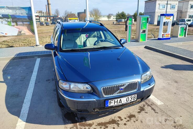 Volvo V70 2 generation wagon