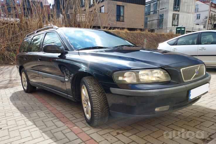 Volvo V70 2 generation wagon