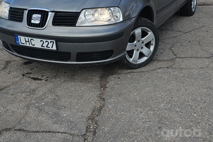 SEAT Alhambra 1 generation [restyling] Minivan