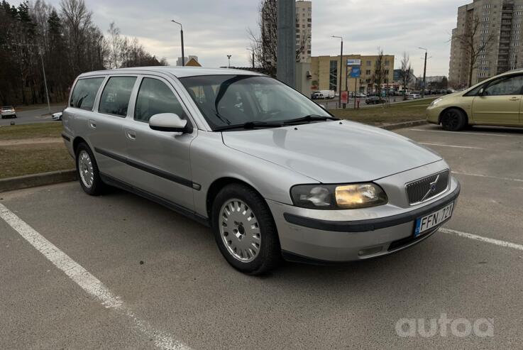 Volvo V70 2 generation wagon