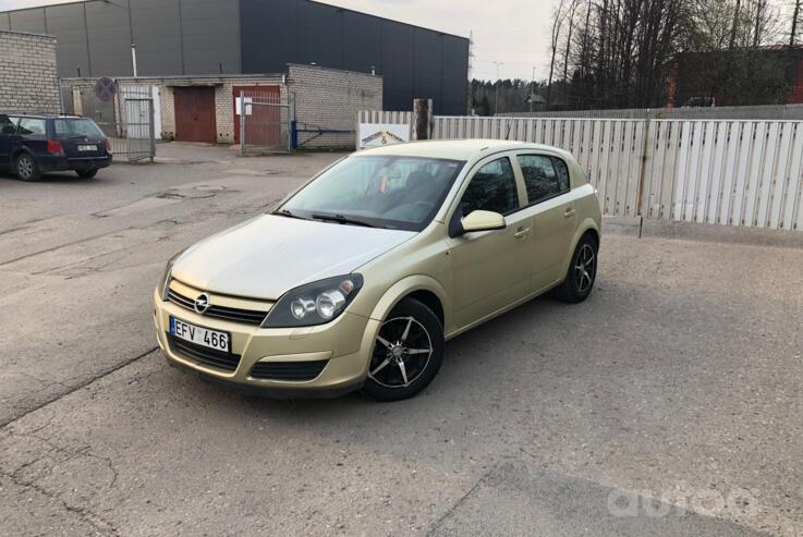Opel Astra H Hatchback