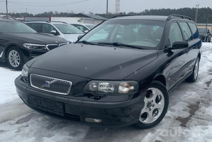 Volvo V70 2 generation wagon