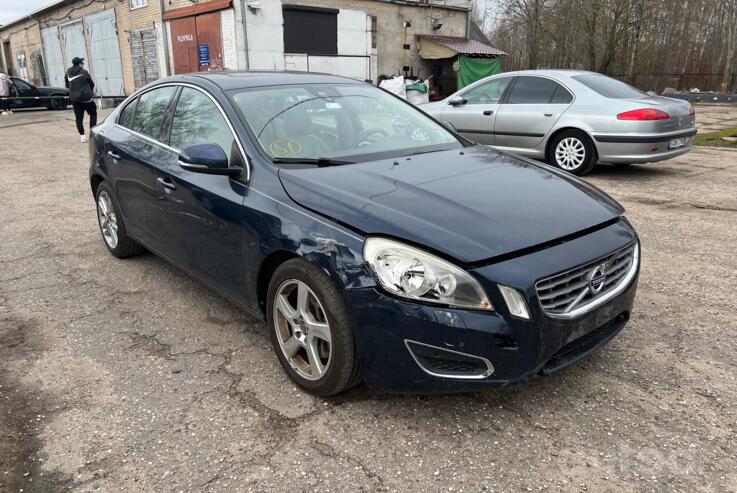Volvo S60 2 generation Sedan